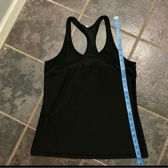 Under Armour Shorts and Tank Outfit Women's Size
M - Picture 4 of 9